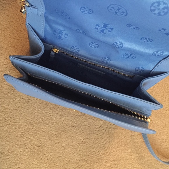 Tory Burch Landon Combo Crossbody in Pebbled Blue - Picture 3 of 5